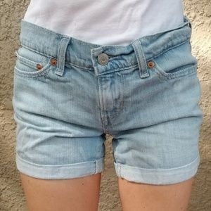 Levi rolled-up Jean shorts